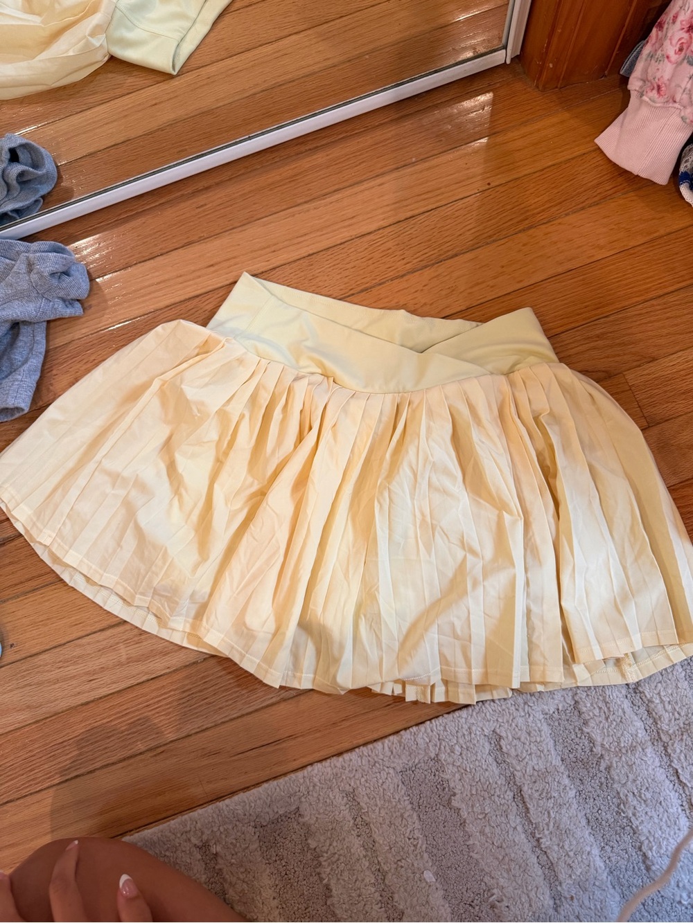 Yellow tennis skirt